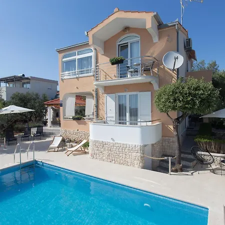 Seaside Family Friendly House With A Swimming Pool Sevid, Trogir - 22724 펜션 세비드