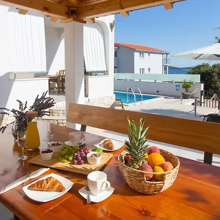 Seaside Family Friendly House With A Swimming Pool Sevid, Trogir - 22724 펜션 *